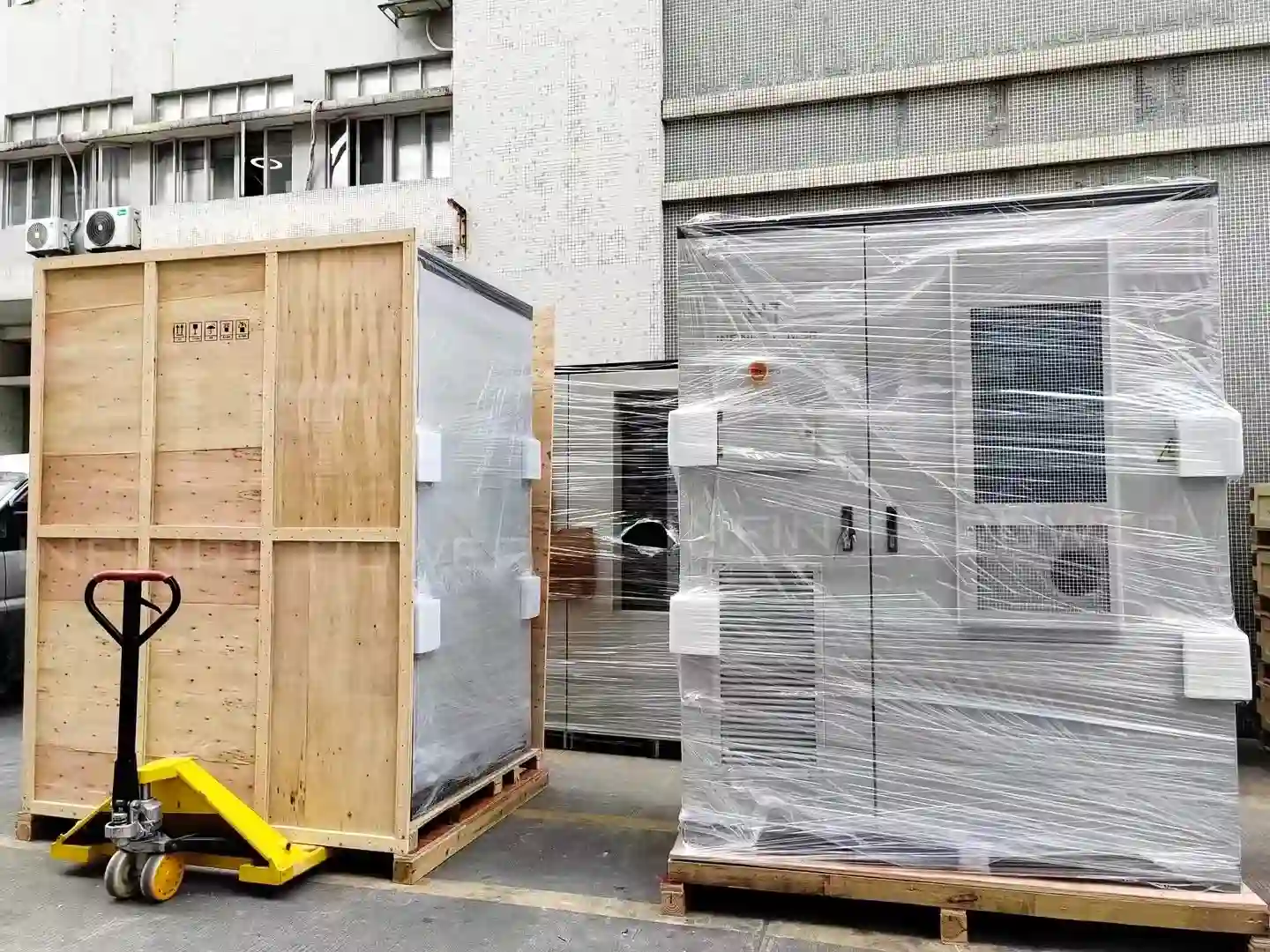 HT Site de livraison de stockage de batterie industriel et commercial de 215 kWh